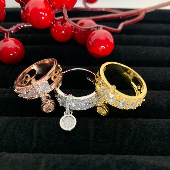 🎉 Cynthia Drop Ring in Gold - Picture 3 of 3